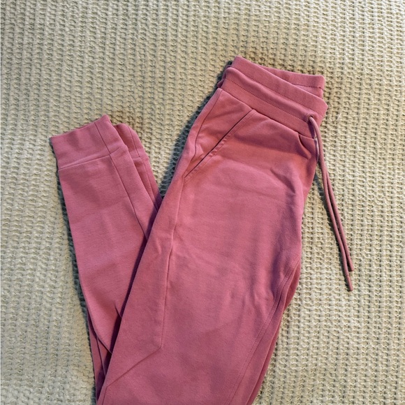 Alphalete Identity Joggers - Picture 2 of 4